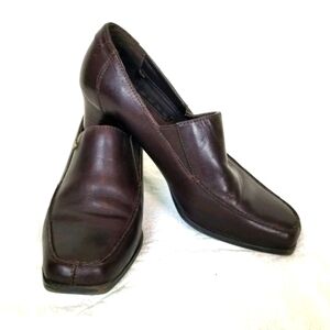 Thom McAn vintage brown leather loafers block heels elastic sides academia 5.5